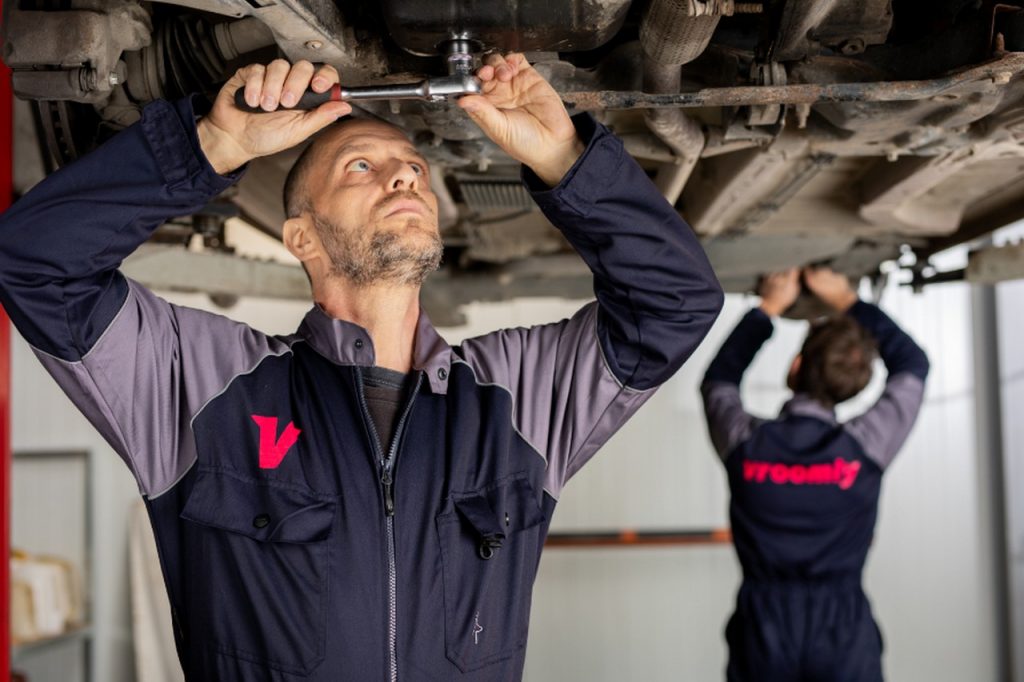 Vroomly : le comparateur de garages dévoile une étude sur l’importance du web dans le parcours client des automobilistes