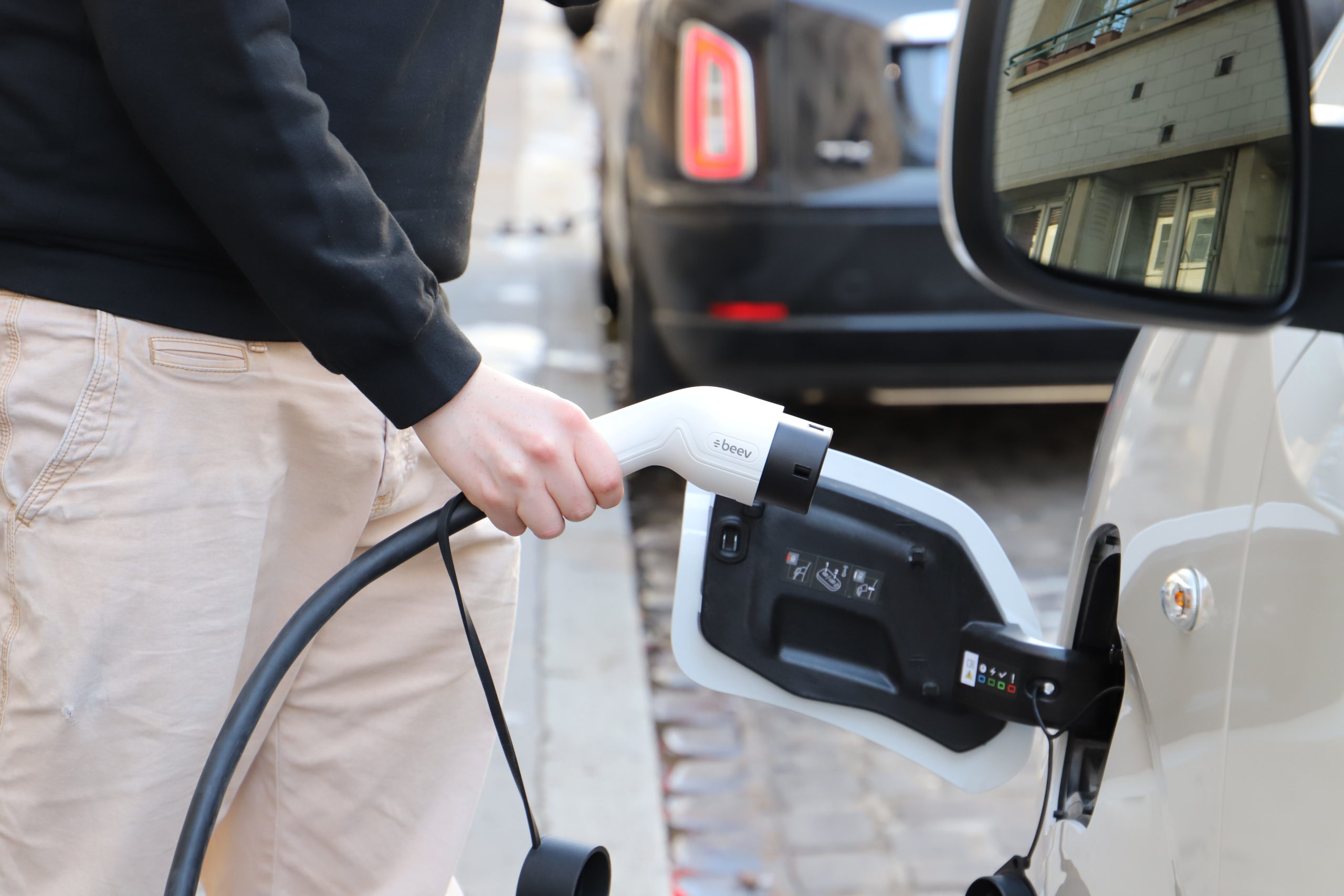 Beev : le spécialiste de la voiture électrique lève 1,5 million d’euros 1